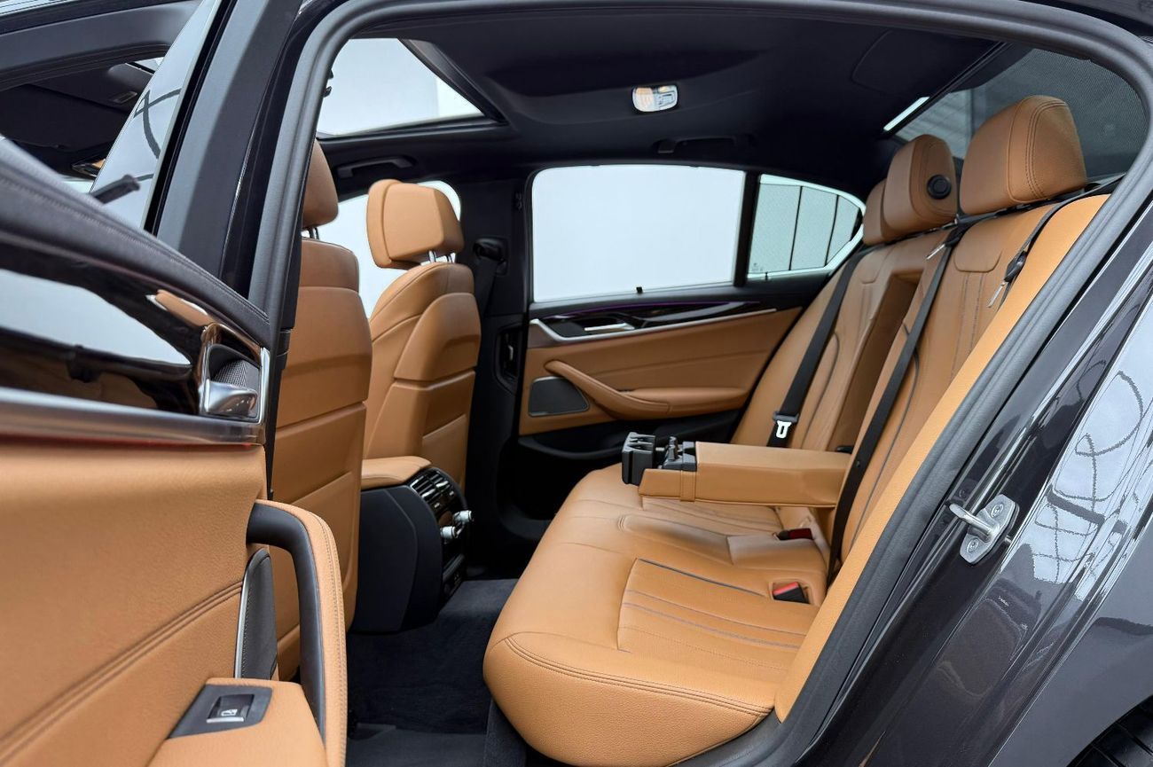 بي أم دبليو 530i 2023 BMW 530i M-Kit, Warranty, Full BMW Service History, Very Low Km, GCC