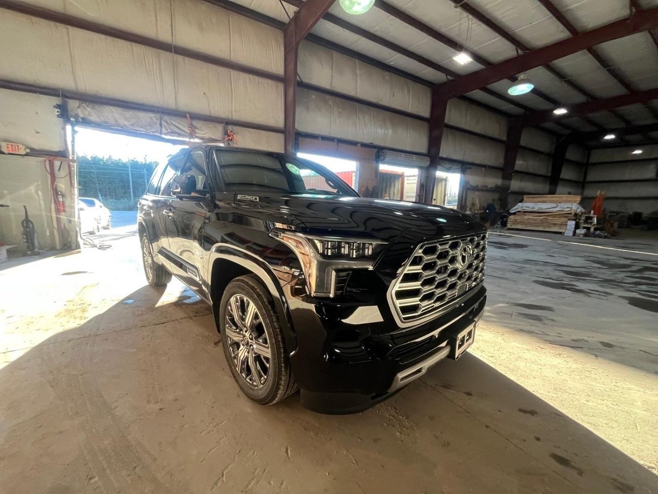 Toyota Sequoia CAPSTONE 3.4 L HYBRID