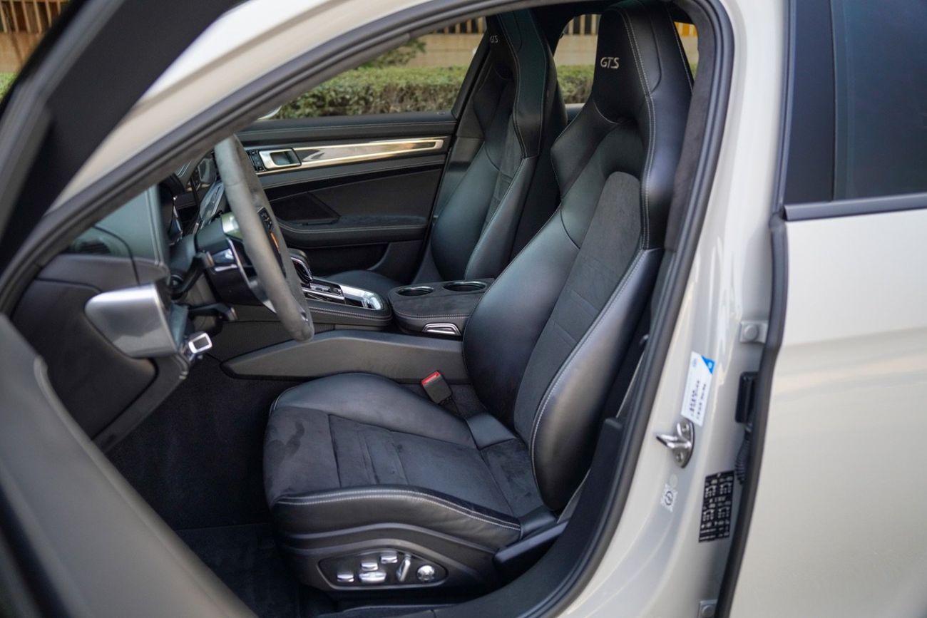 Porsche Panamera GTS 4.0L (455 HP)