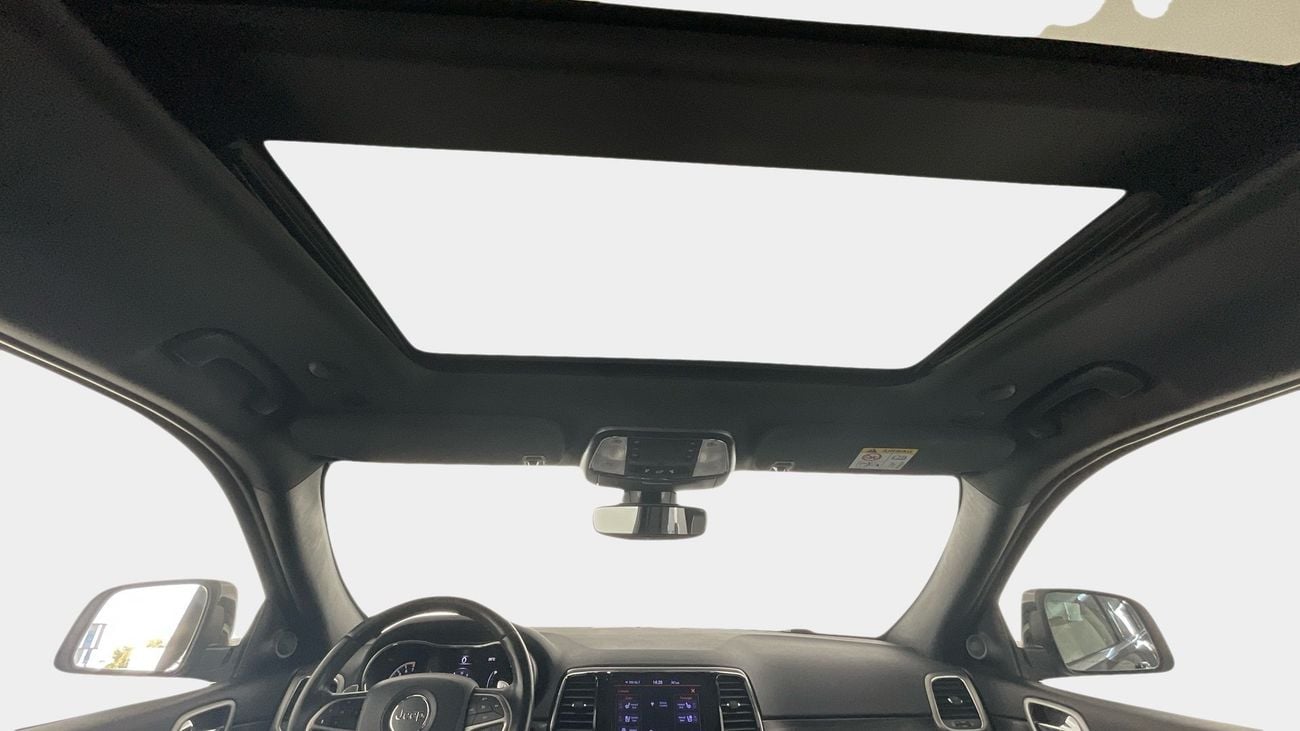 جيب جراند شيروكي Limited | upto AED 20,000 Ramadan Discount | شامل الضمان | 0 ﺪﻔﻋﺓ ﺃﻮﻟﻯ