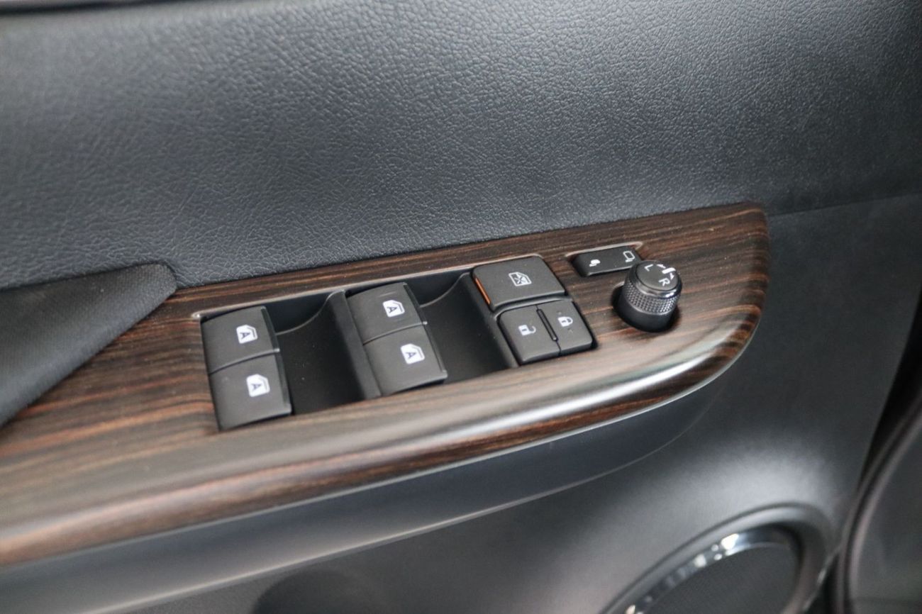 Toyota Hilux 2025 HILUX 2.7 4X4 AT - **التصدير فقط خارج الخليج***EXPORT ONLY**