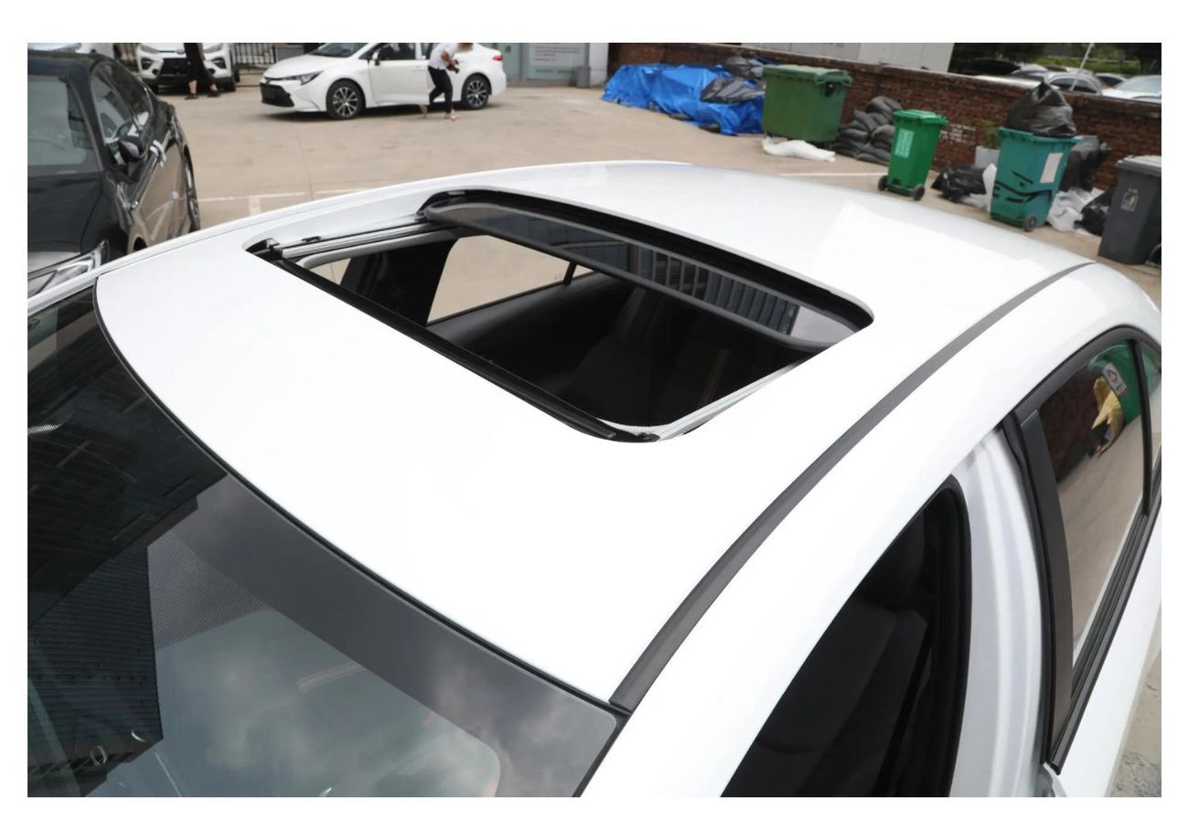 تويوتا ليفين LUXUARY