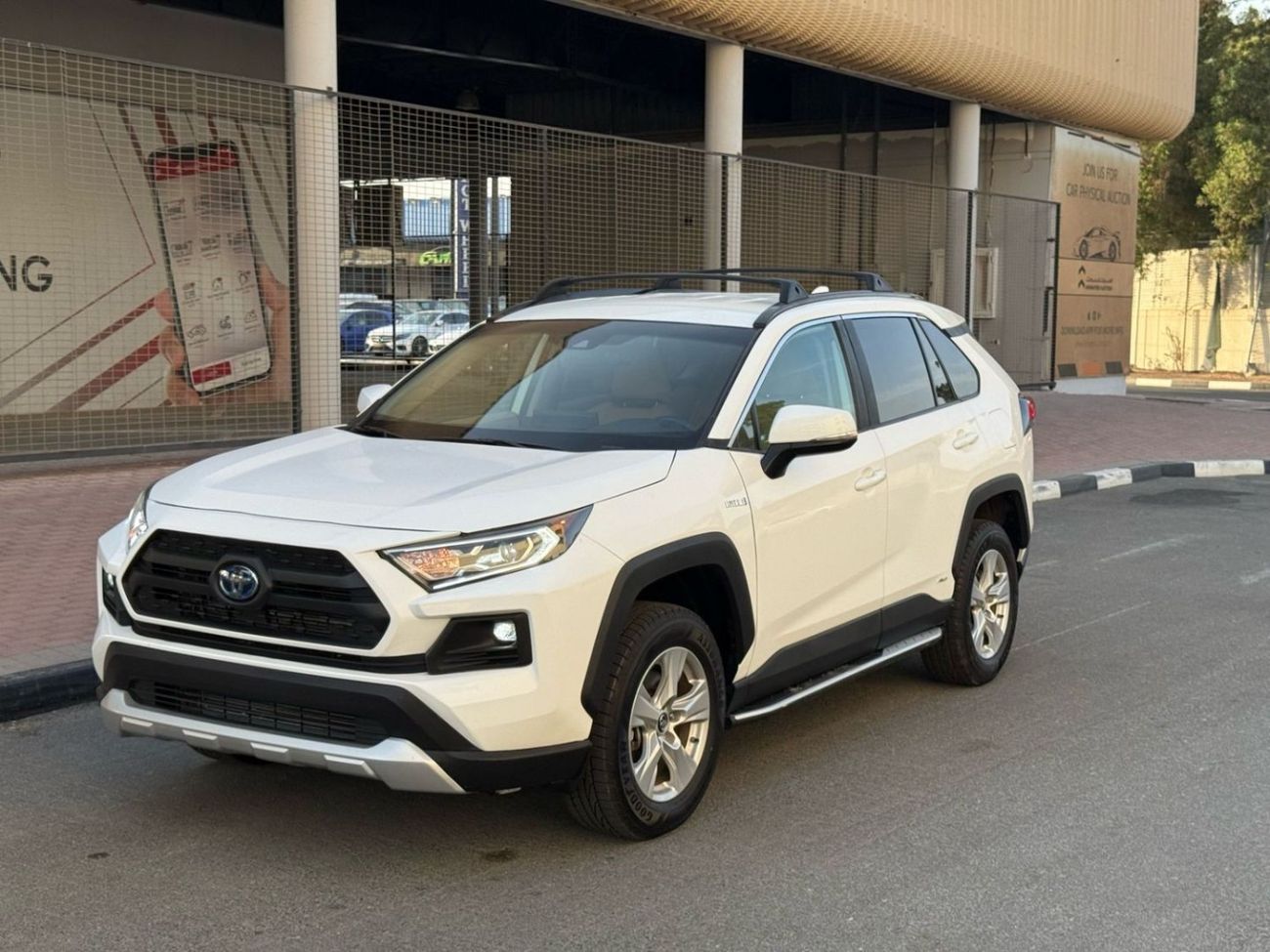 Toyota RAV4 LE 2.5L (219 HP) TOYOTA RAV4 LE HYBRID | 2.5L | PREMIUM