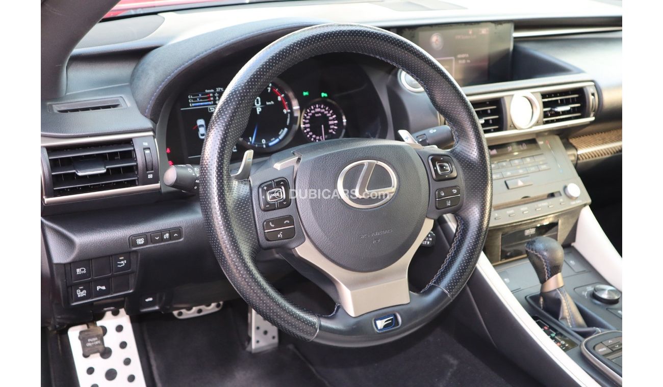 لكزس RC F V8. GCC