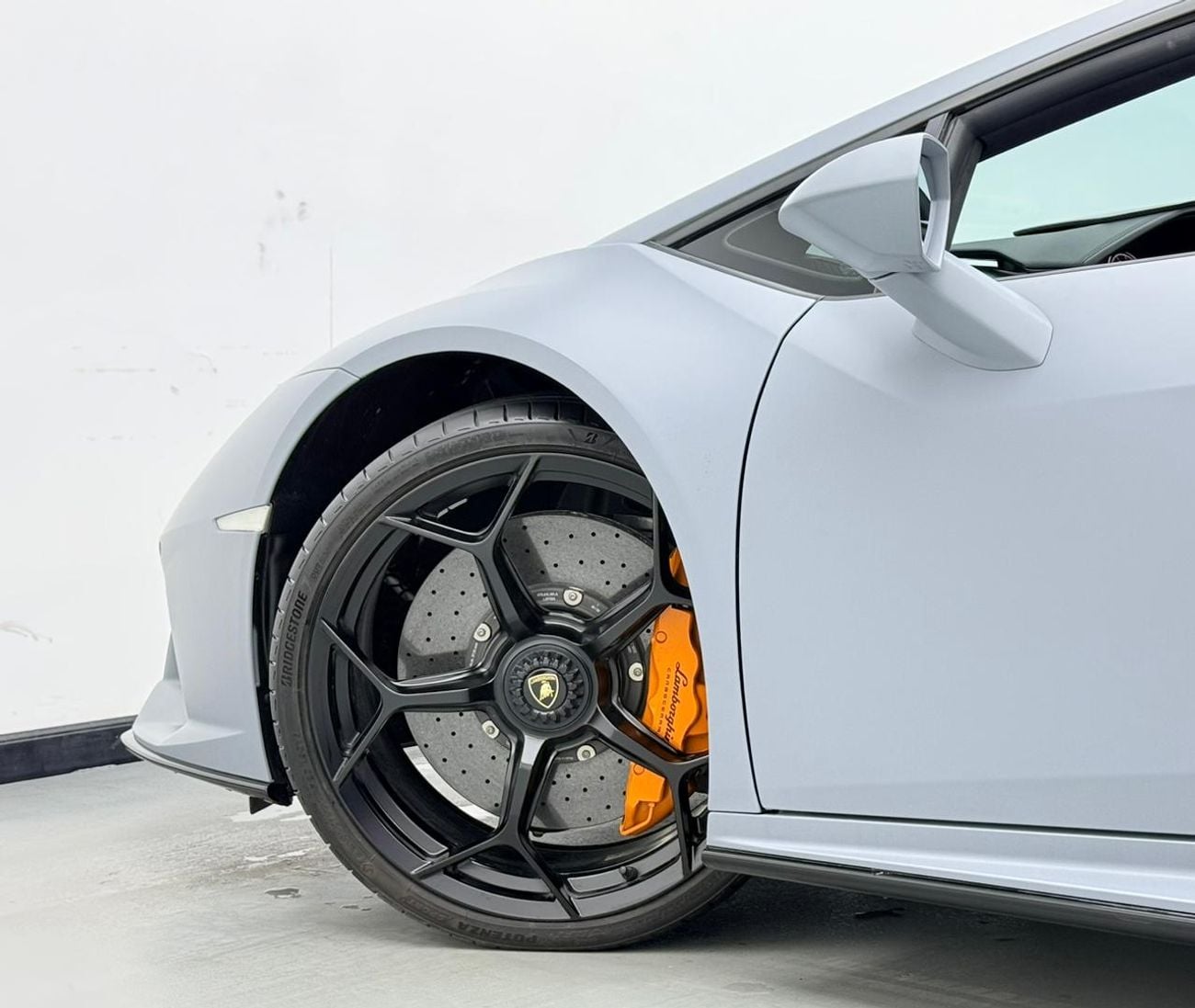 لامبورغيني هوراكان ايفو سبايدر 2023 Lamborghini Huracan EVO Spyder, 2027 Lamborghini Warranty, Very Low Km, Fully Loaded, GCC