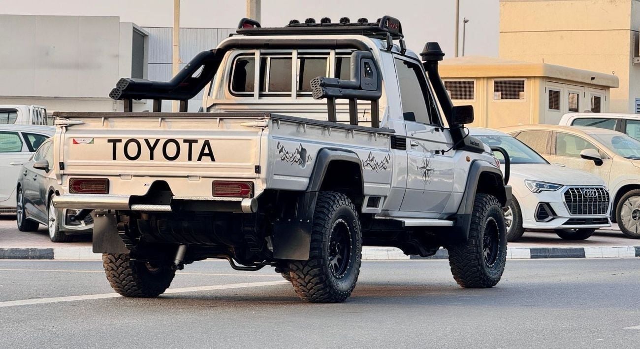 Toyota Land Cruiser Pick Up MANUAL TRANSMISSION | 4WD | SINGLE CAB | 4.5L DIESEL ENGINE | BULL BAR WITH FOCUSED LED LIGHTS