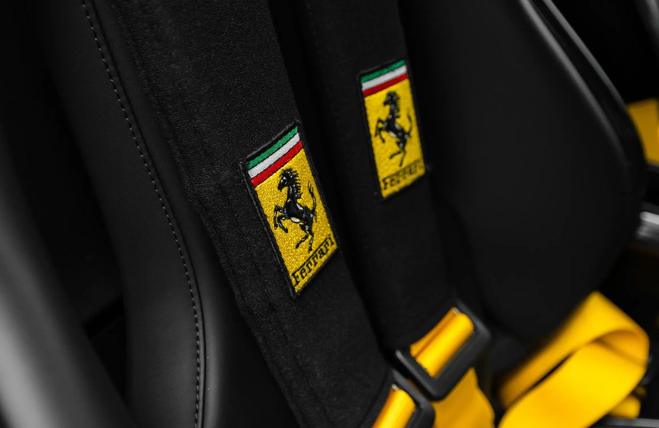 فيراري SF90 ستراديل 4.0L V8 Twin-Turbocharged Engine + eMotor