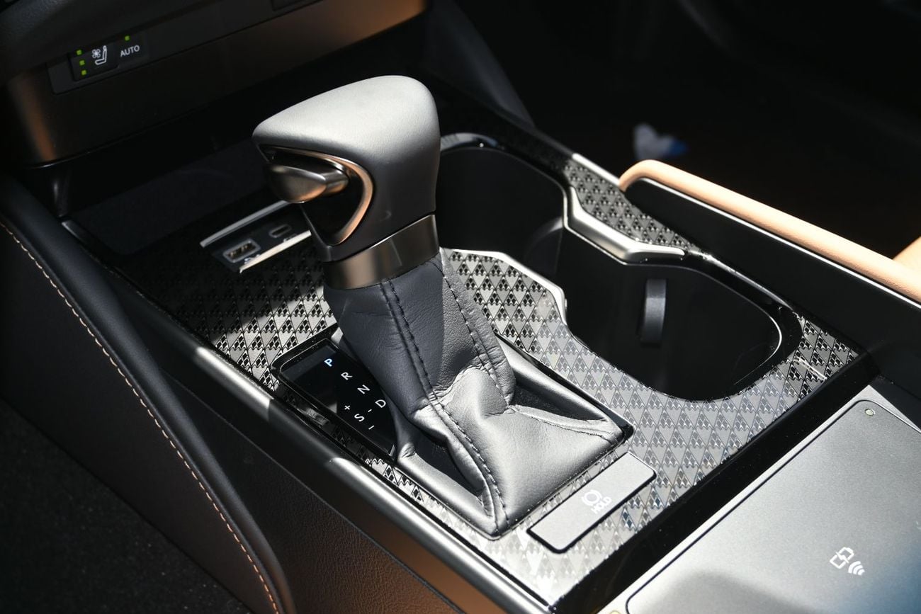 Lexus ES350 Exclusive 3.5L Lexus ES350 3.5L V6 Petrol, Color White Model 2025