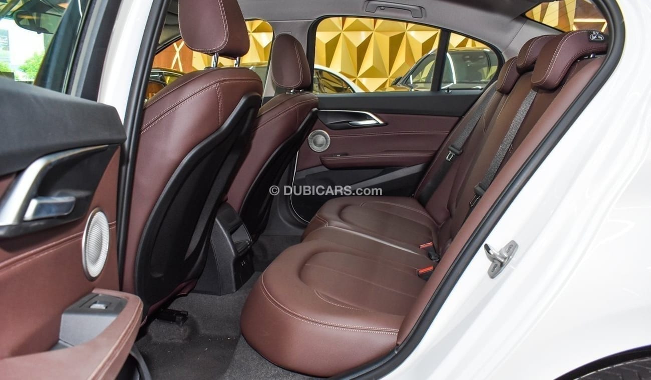 BMW 120i BMW 120 M-KIT | 1.5L V4 | 2023