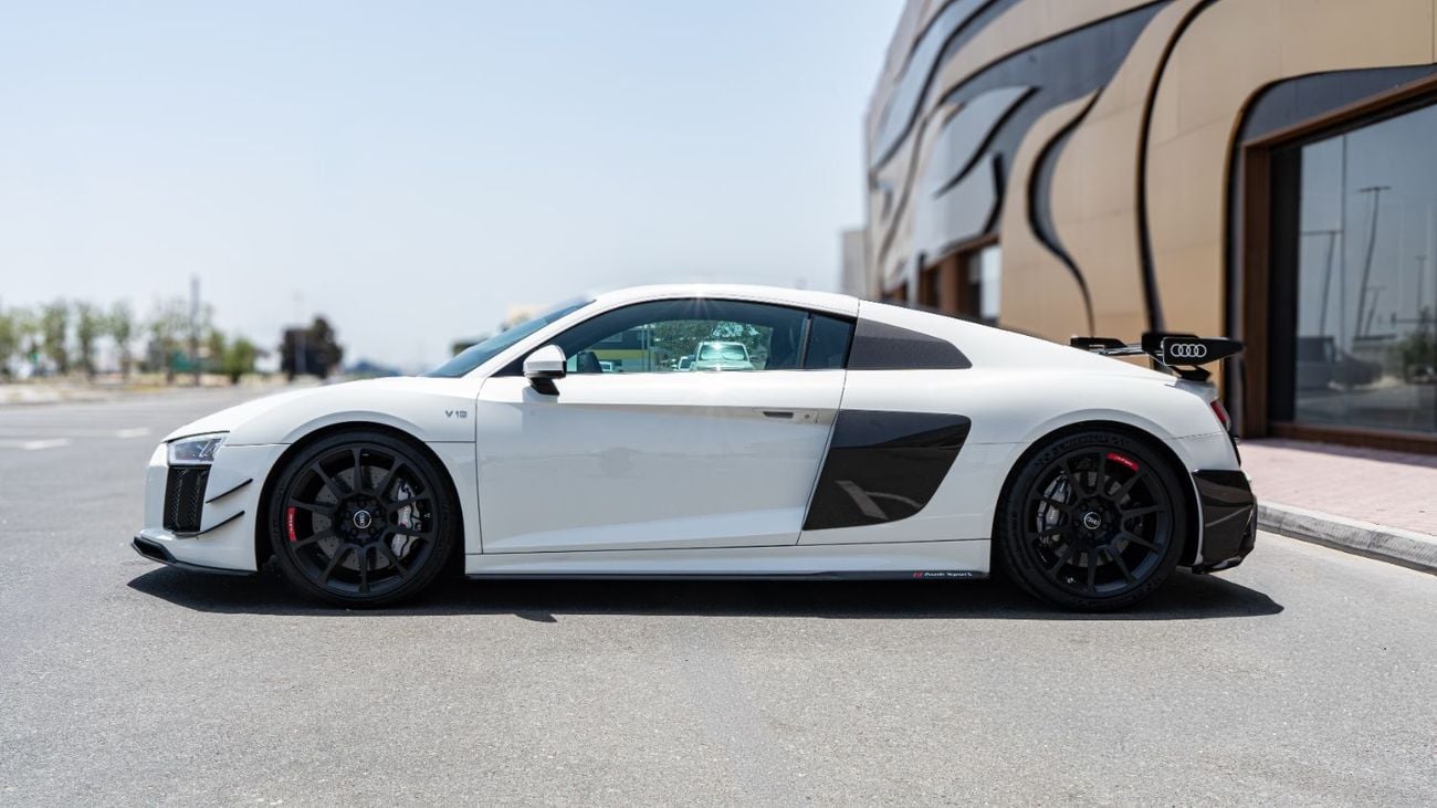 Audi R8 V10 PLUS GCC Specs | Very Clean And Low Mileage | Carbon Package