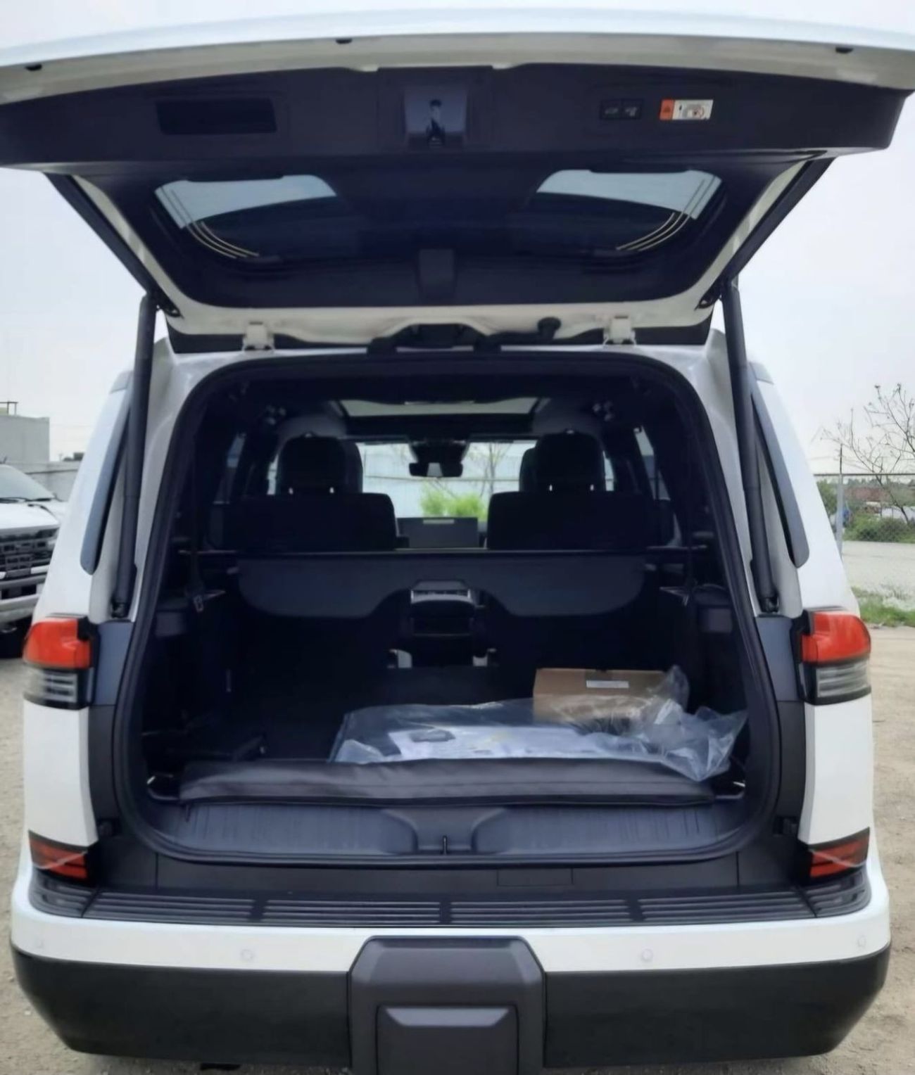 Lexus GX550 Executive Full Options 6seaters