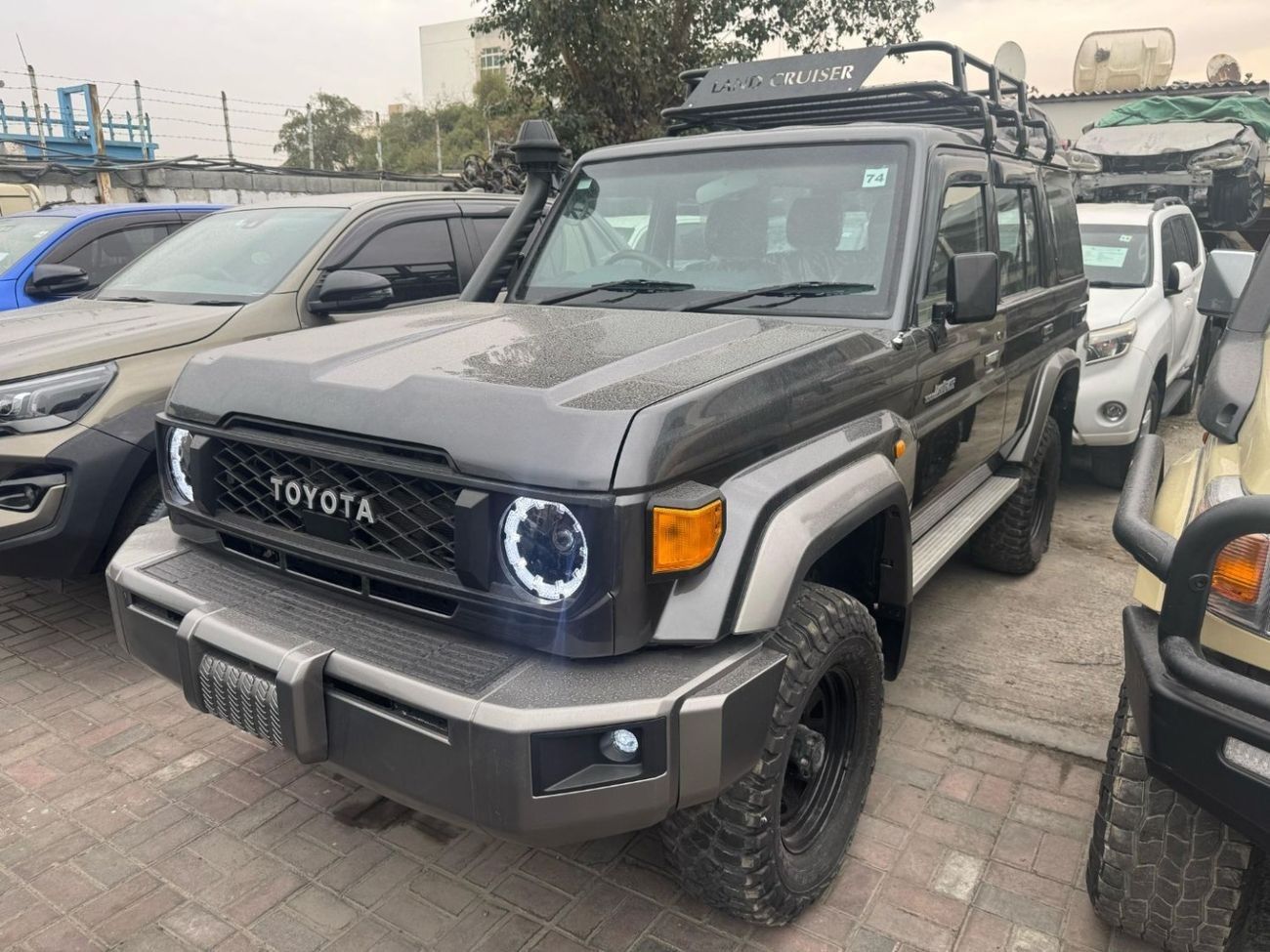 تويوتا لاند كروزر 70 Diesel 4.5 Liter Right Hand Drive 5 Doors Manual Gear