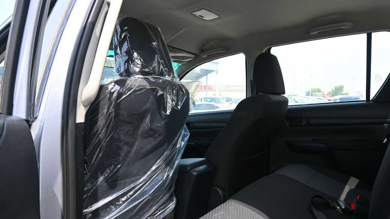 تويوتا هيلوكس Toyota Hilux 4x4  2024 2.4L Diesel Double Cab Transmission Manual Silver Outside Black inside