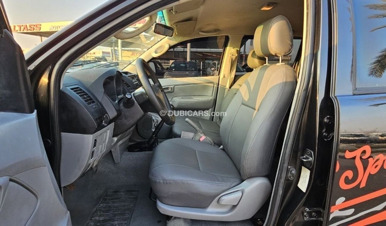 Toyota Hilux 2.5L DIESEL | MANUAL TRANSMISSION  LEFT-HAND-DRIVE | ALLOY WHEELS | LEATHER SEATS