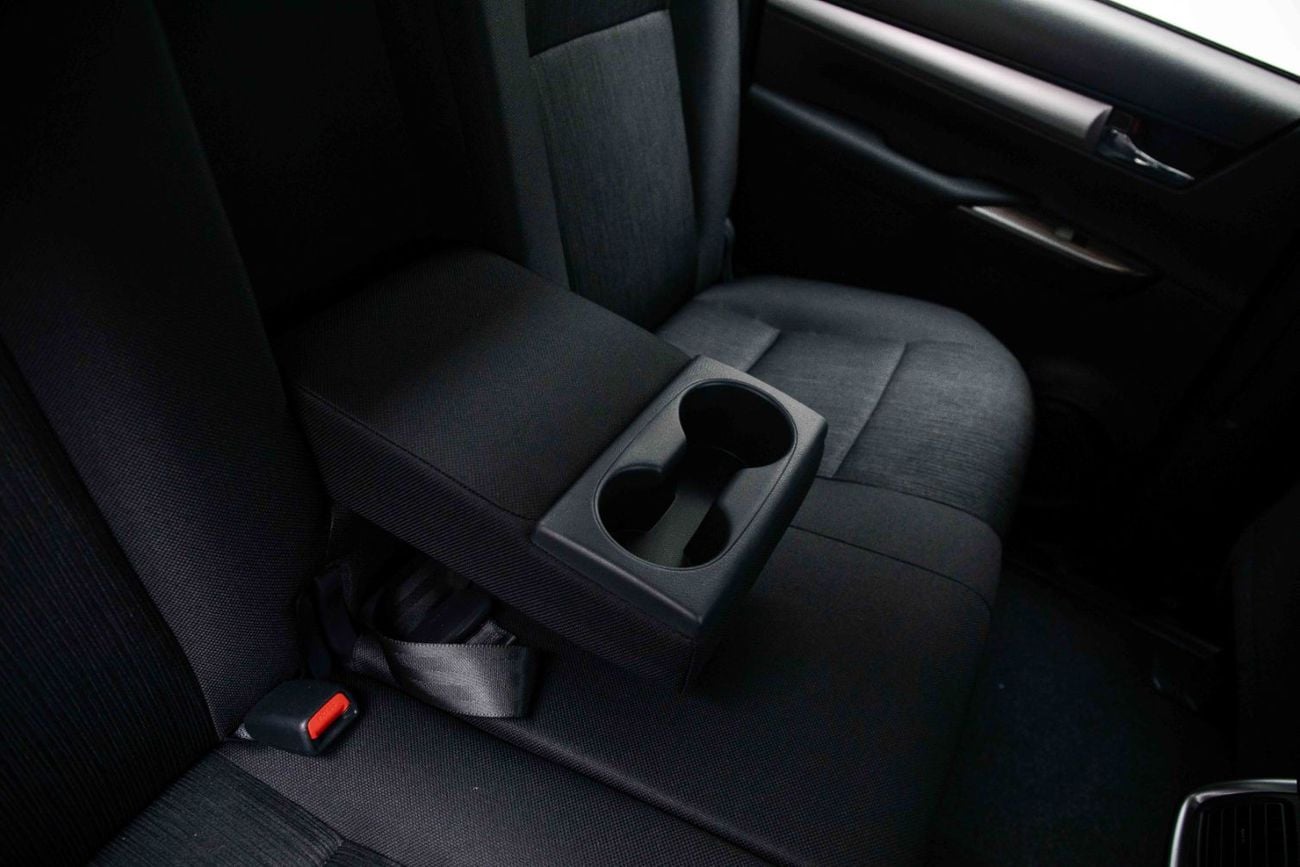 تويوتا هيلوكس SR5 2.8L - Platinum White Inside Black | Export Only
