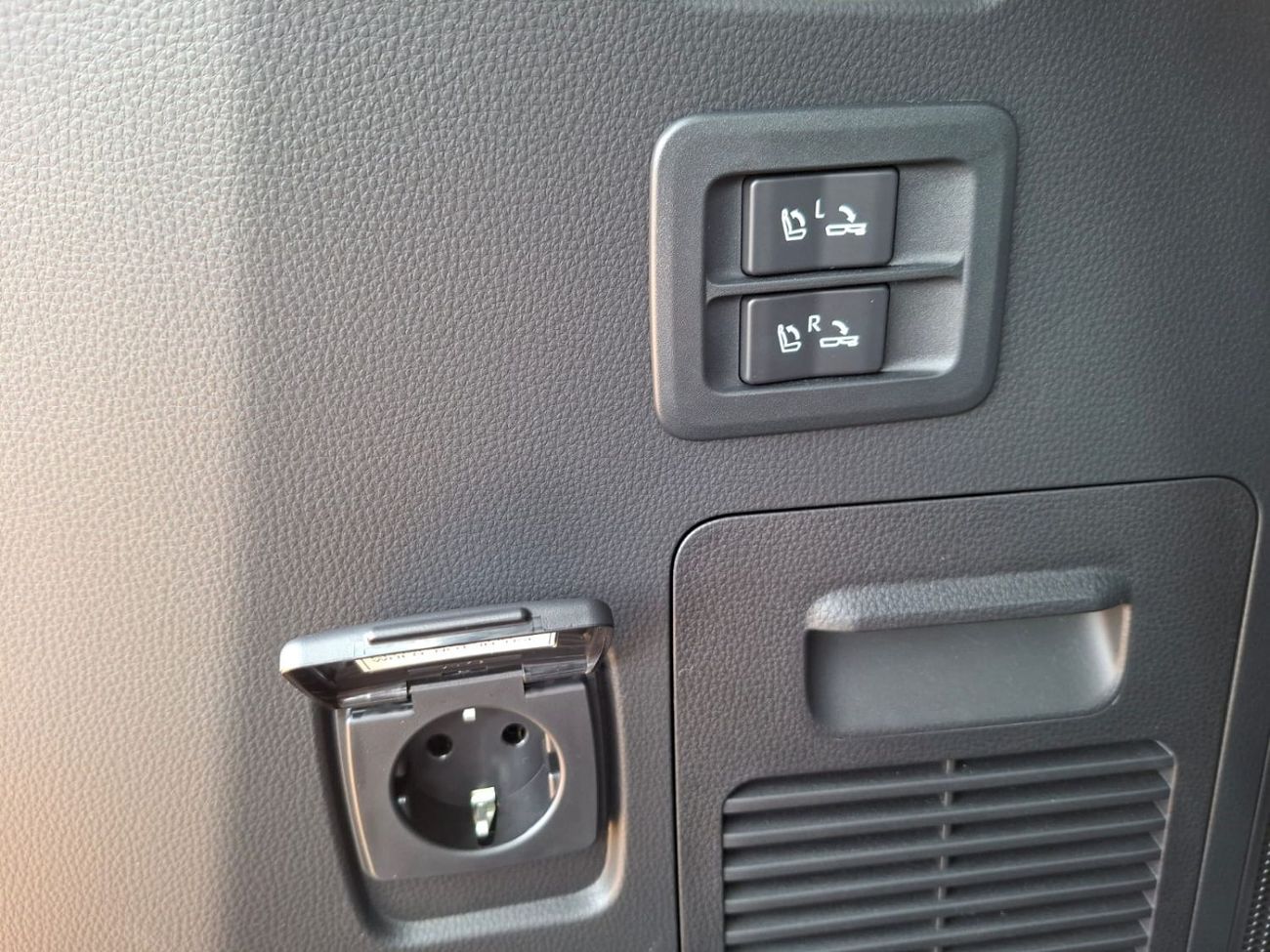 تويوتا لاند كروزر Toyota Land Cruiser VX 3.5L 2025