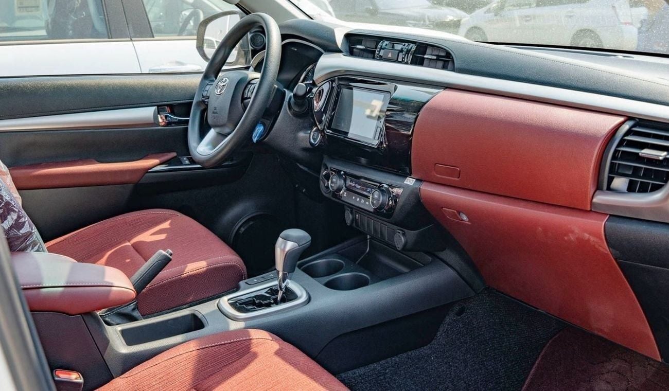 Toyota Hilux 2025 Toyota Hilux SR5 DC 4x4 2.7L Petrol AT (White)