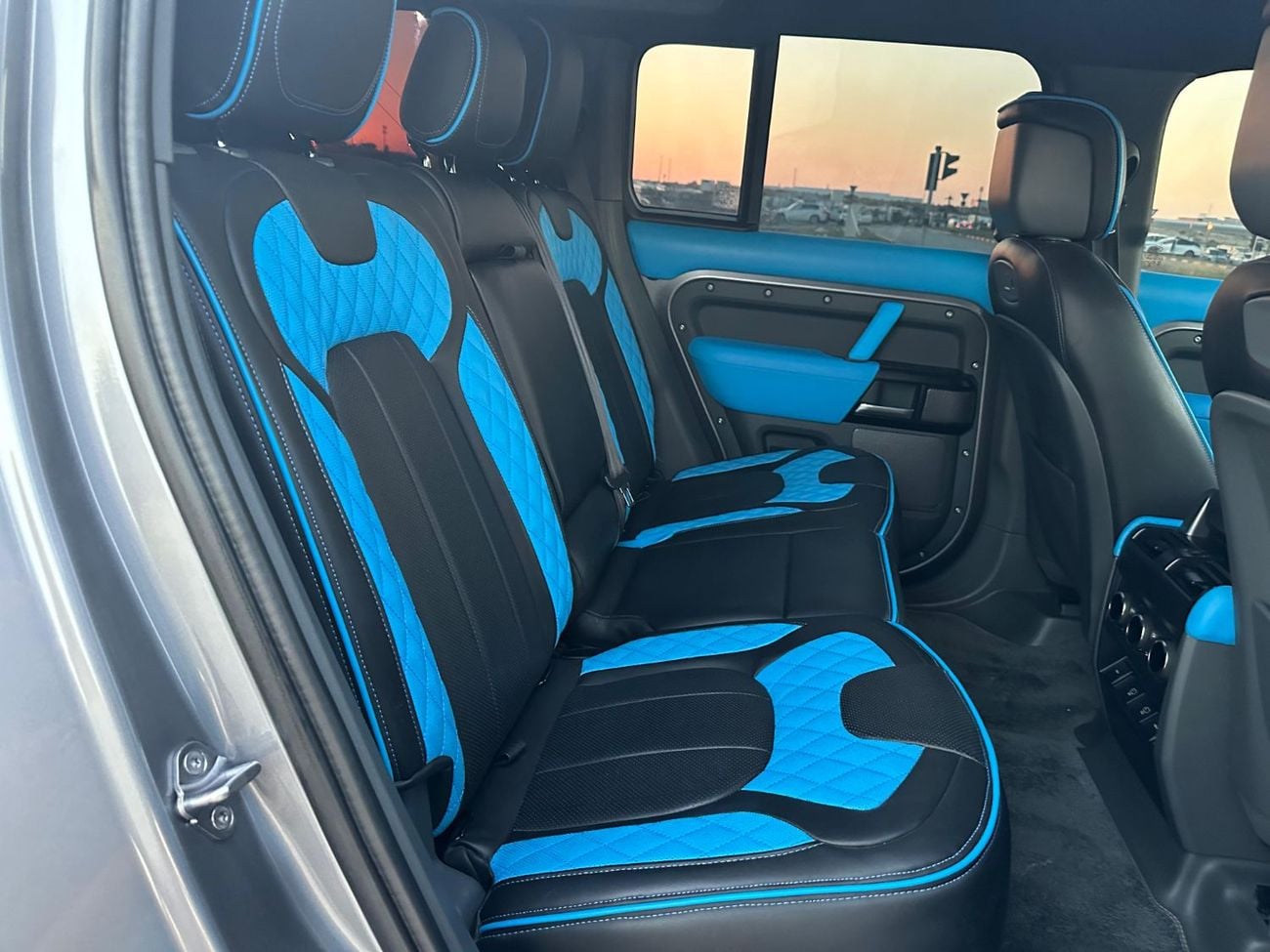 لاند روفر ديفندر 110 HSE P400 3.0L