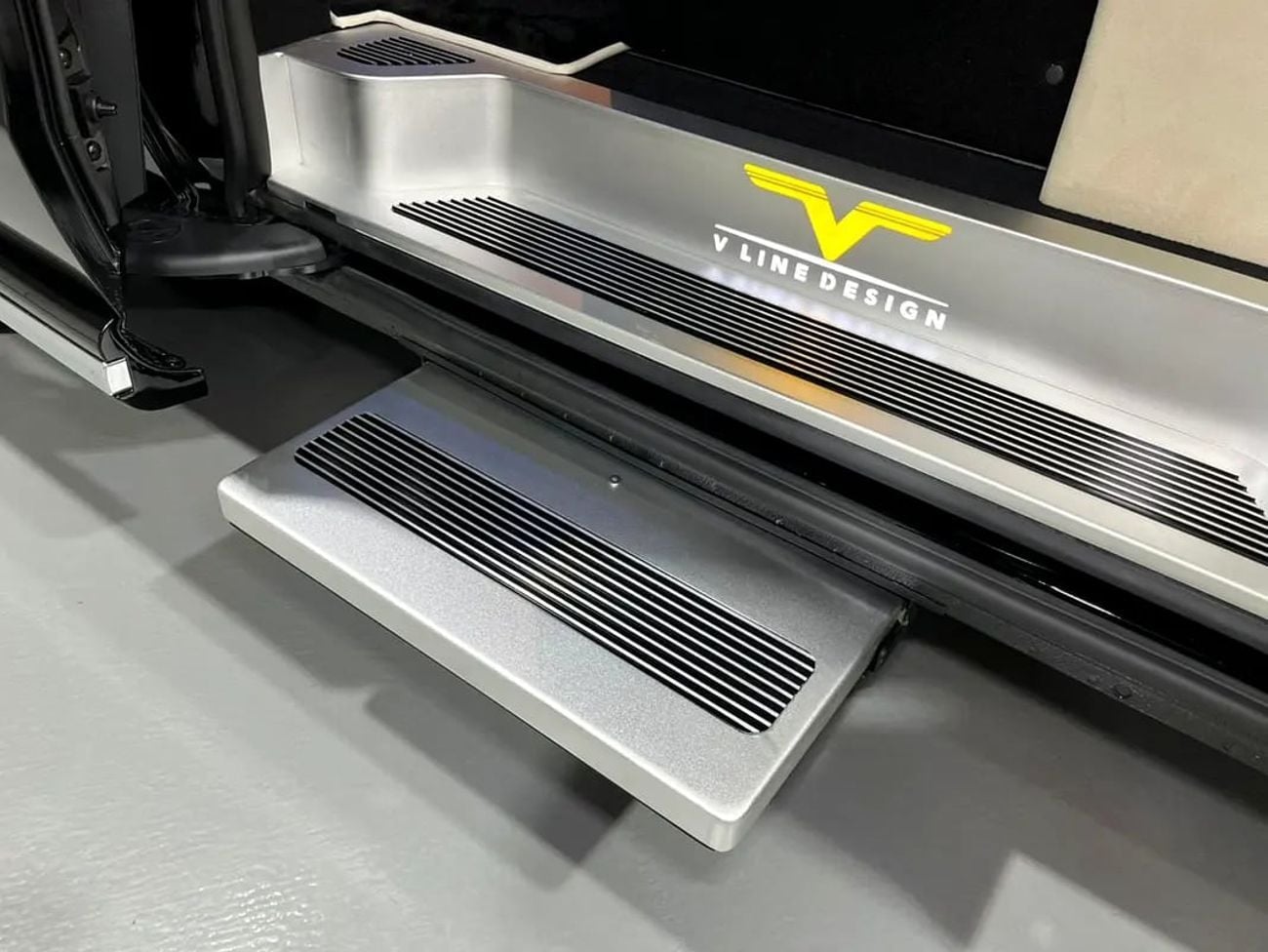 مرسيدس بنز V 300 NEW ARRIVAL 2026 MODEL VIP MERCEDES GCC V300 with ADDITIONAL REAR AC - 2 Years Warranty by VLINE