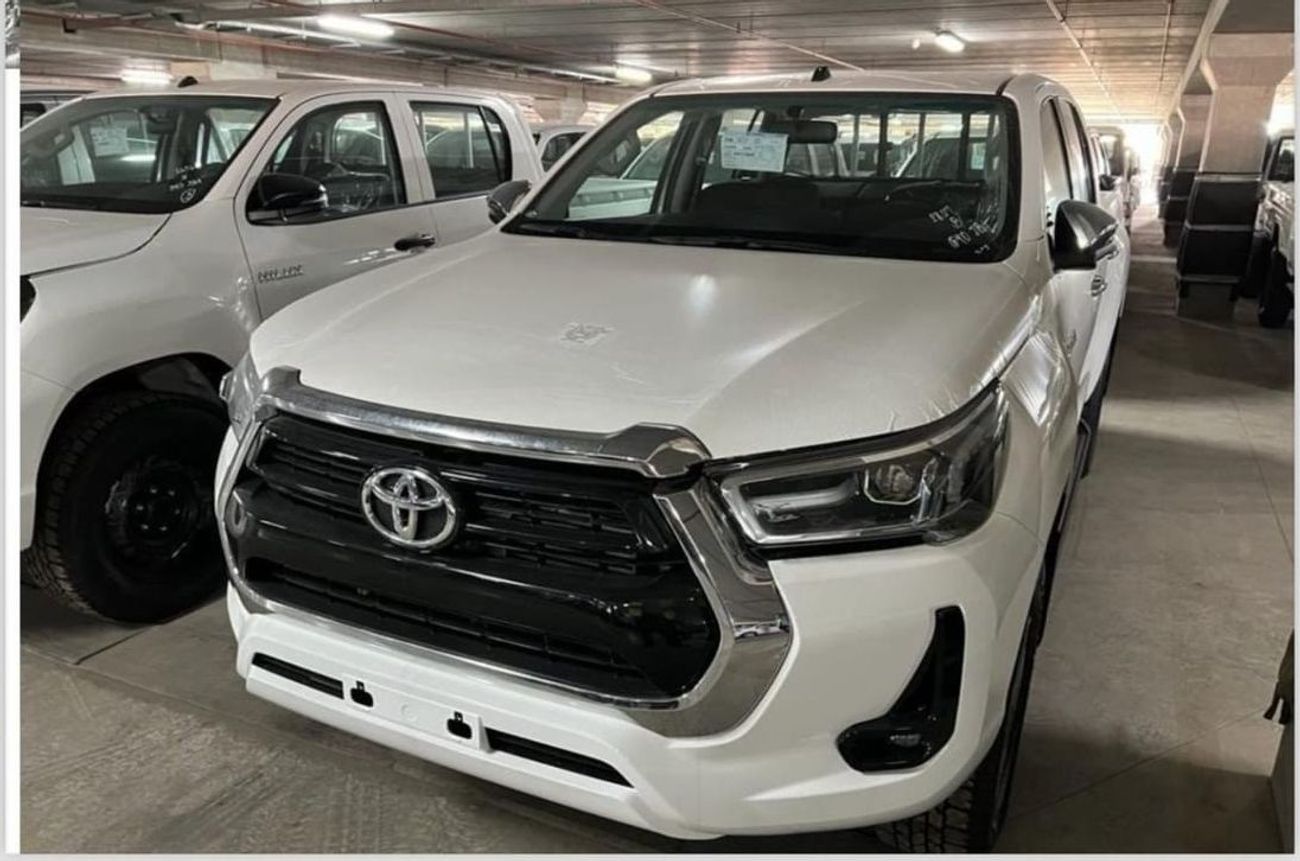 Toyota Hilux 2.4L RS5 Manual . 4x4