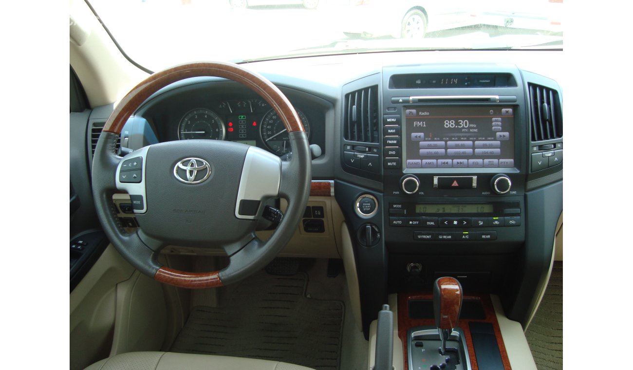 Toyota Land Cruiser GXR V6