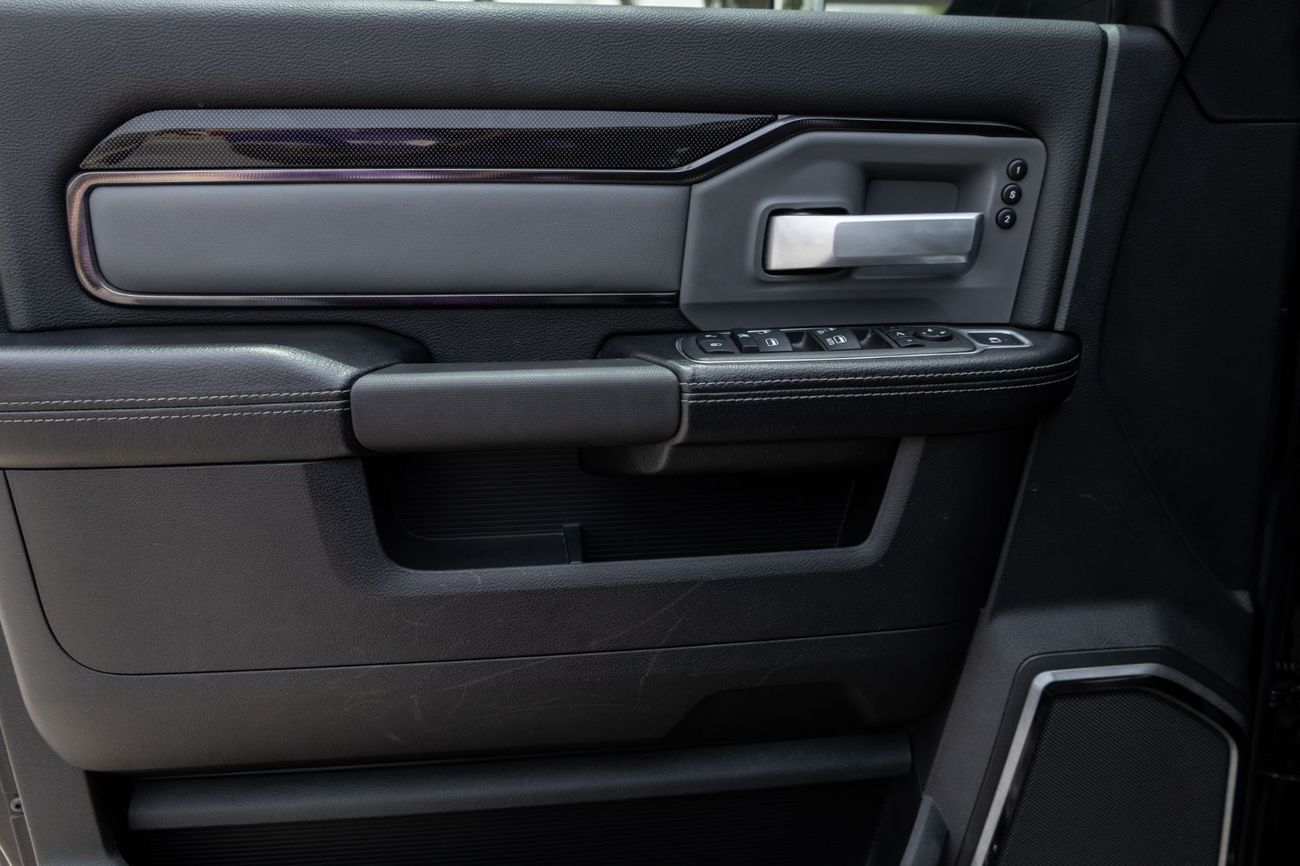 RAM 2500 Power Wagon 6.4L 4WD (5 Seater)