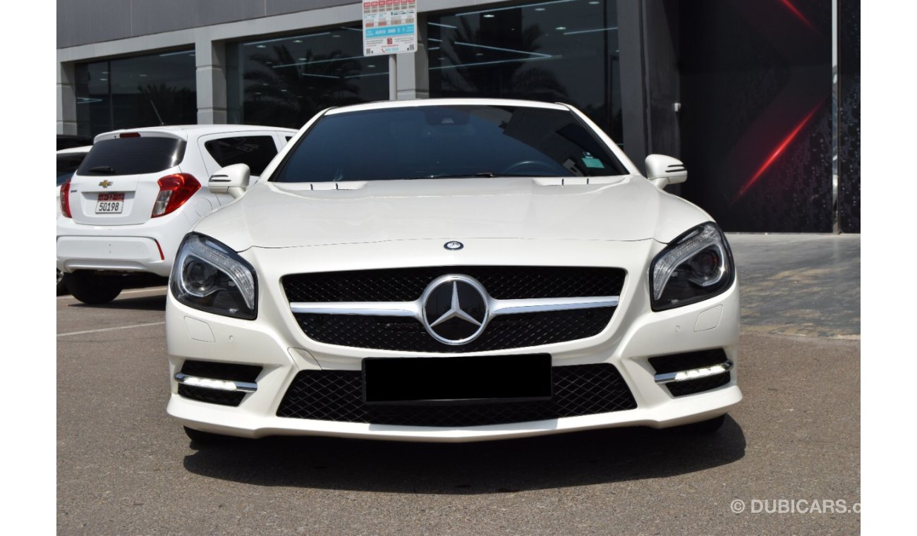 Mercedes-Benz SL 500 AMG Kit GCC Spec  in Excellently Condition