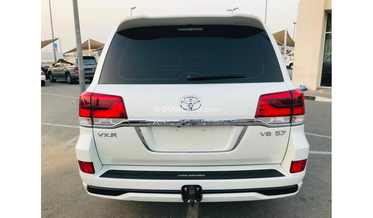 Toyota Land Cruiser بحاله ممتازه بدون حوادث تشييكات وكاله بحاله ممتازه ضمان شاسيه جير ماكينه بودى