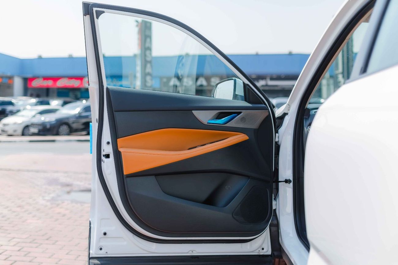 تشنجان CS35 Changan Cs35 PLUS 1.4T 2026 (White) FOR EXPORT