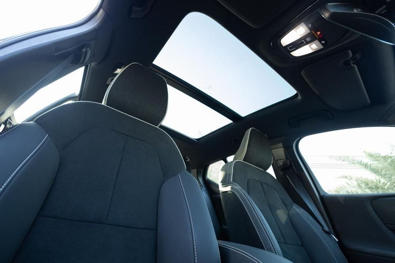 فولفو XC 40 Volvo XC40 B4 Ultimate Dark 2023 GCC under Agency Warranty with Flexible Down-Payment.