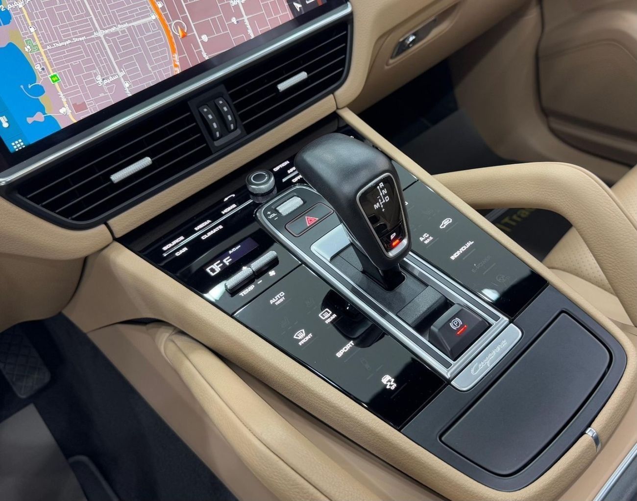 Porsche Cayenne Std 3.0L (340 HP) 2018 Porsche Cayenne, Warranty, Full Porsche Service History, GCC