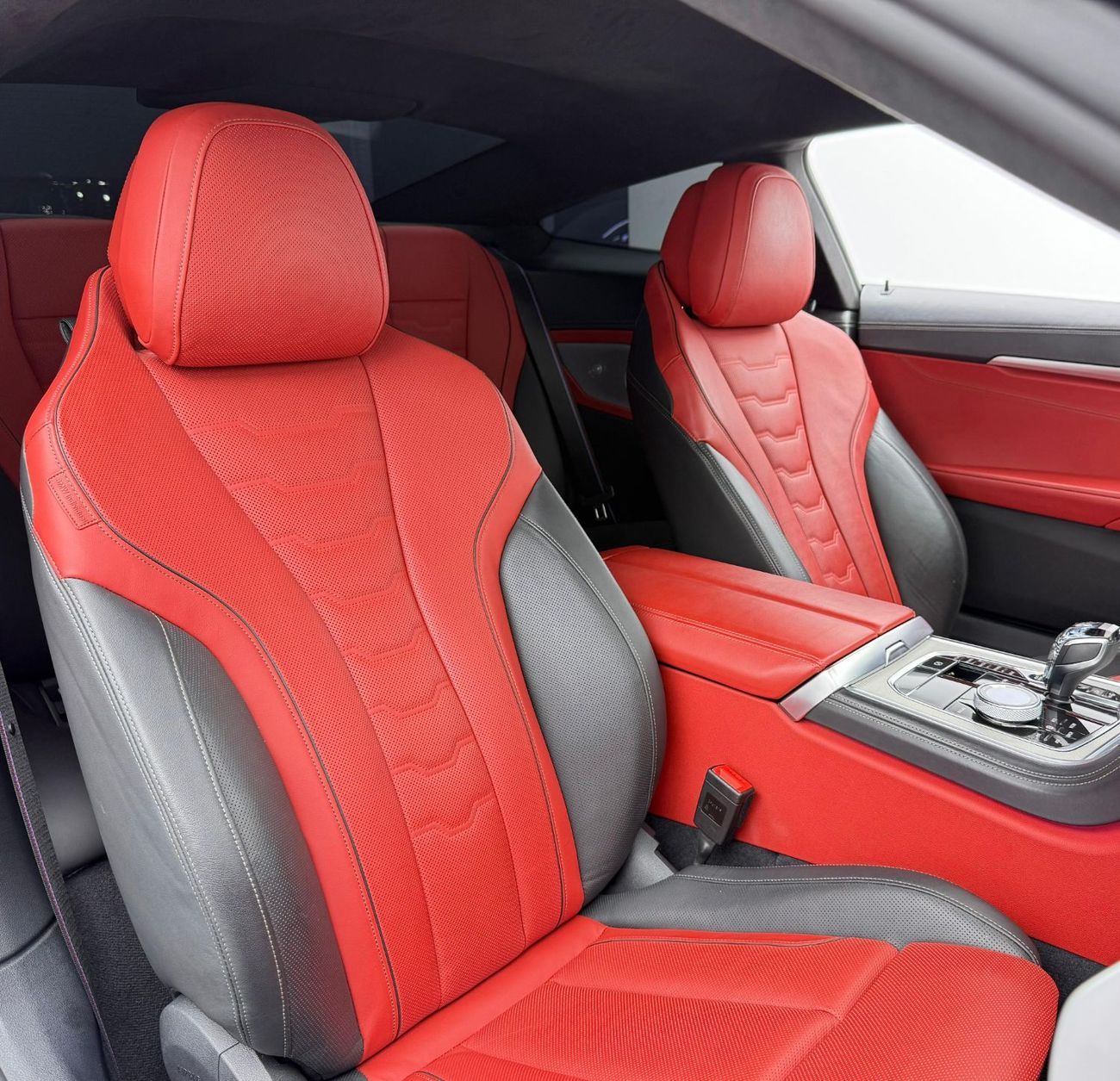 بي أم دبليو M850i 2019 BMW M850i xDrive Individual Carbon Core, 1 Year Warranty, FSH, GCC