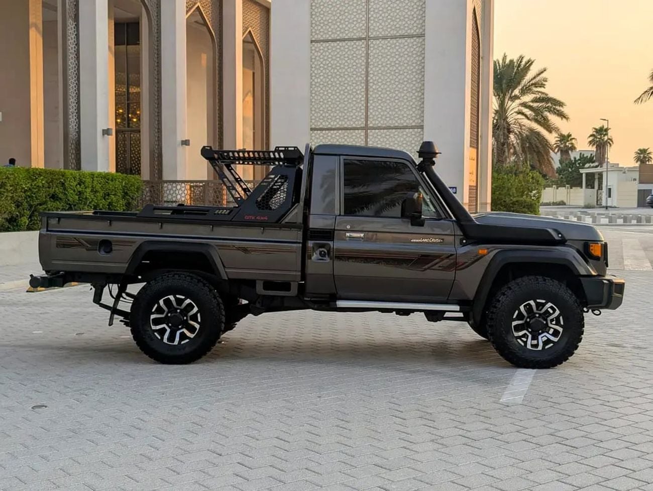 تويوتا لاند كروزر 70 LC79 LX