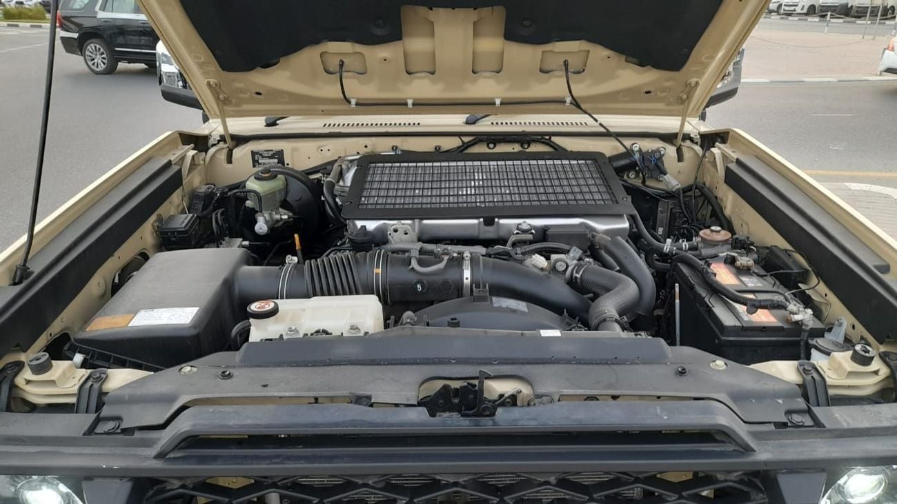 Toyota Land Cruiser Pick Up Right-Hand drive 4.5 V8 1VD diesel manual low kms facelifted