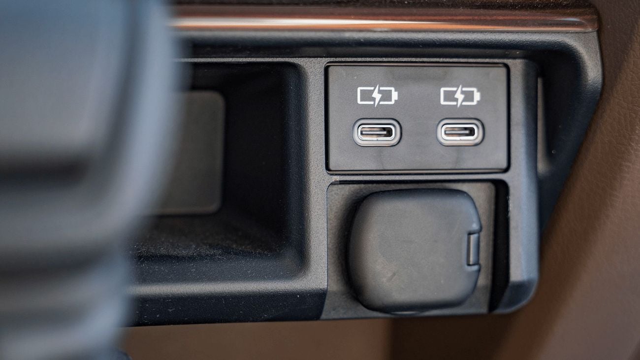 تويوتا لاند كروزر بيك آب ECTCGA002 – 2025 Toyota LC79 Single Cab Pick Up - 2.8L Diesel Auto - Mid - White with Beige Interior