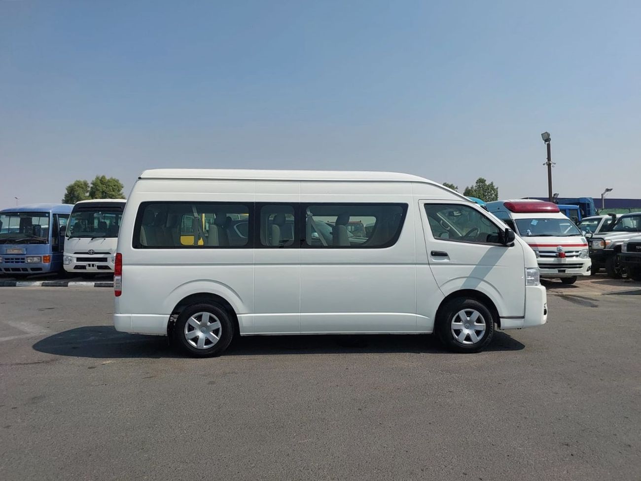 Toyota Hiace TOYOTA HIACE COMMUTER VAN RHD 2017 MODEL 2.7 L PETROL AUTOMATIC(PM77975)