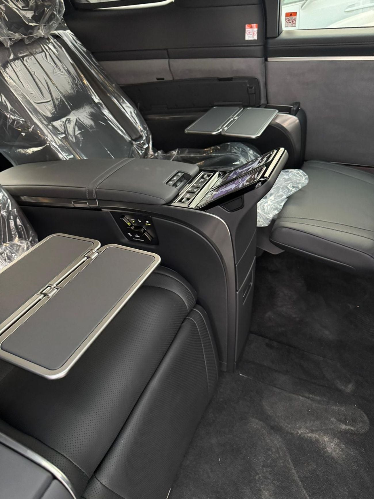 Lexus LM 350h VIP 4 SEATER