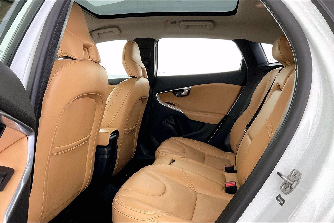 Volvo V40 T3 R-Design | 1 year free warranty | 0 down payment | 7 day return policy