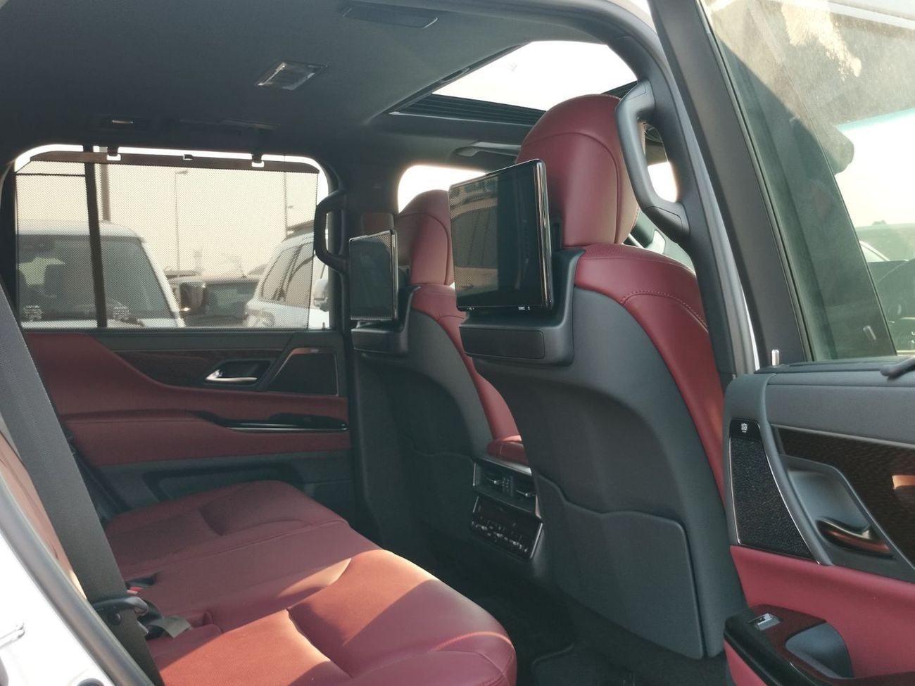لكزس LX 600 SIGNATURE Lexus Lx600 RHD white colour exterior and red interior petrol engine 2025 brand new