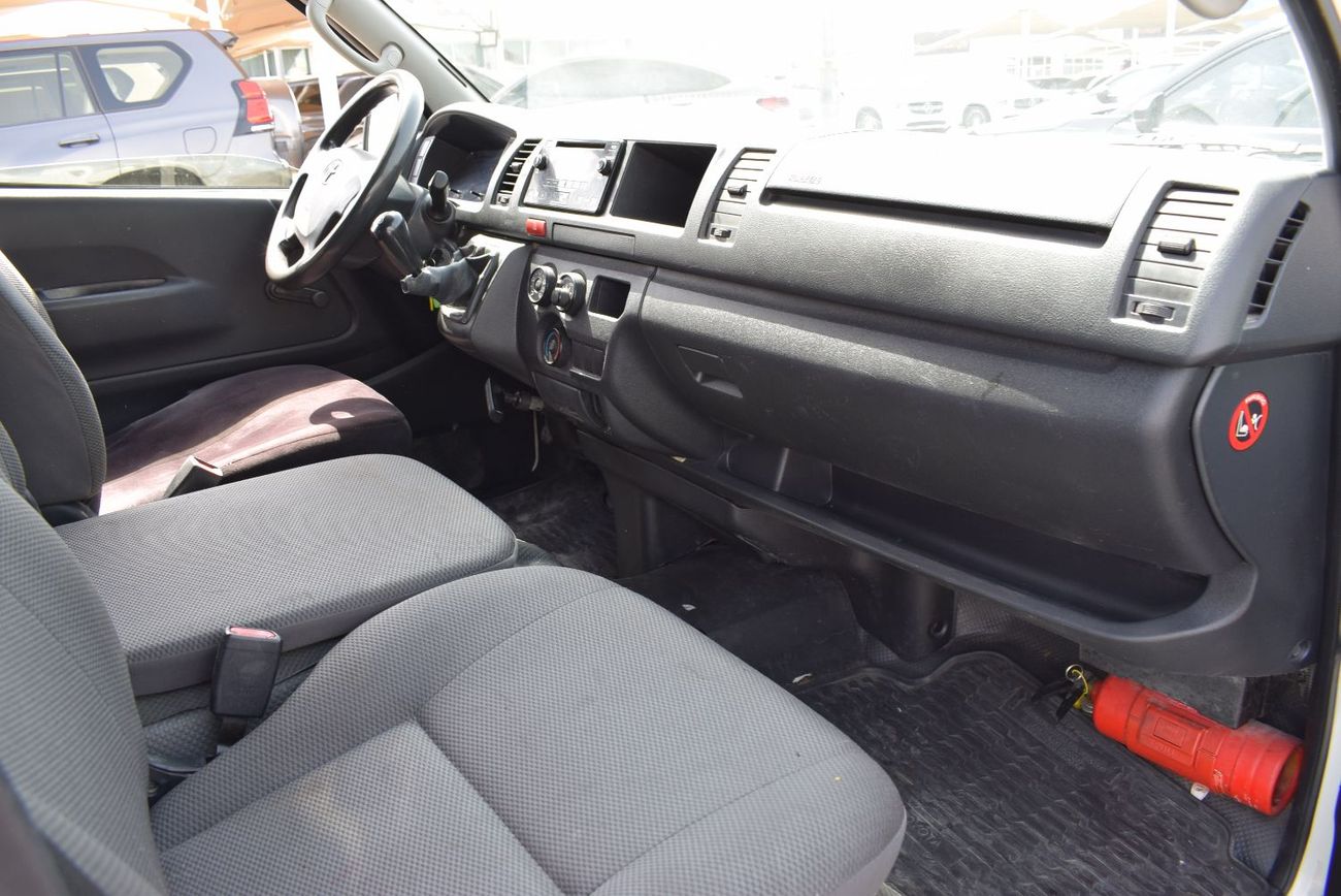 Toyota Hiace GLS -High Roof  Panal Van 2.7L