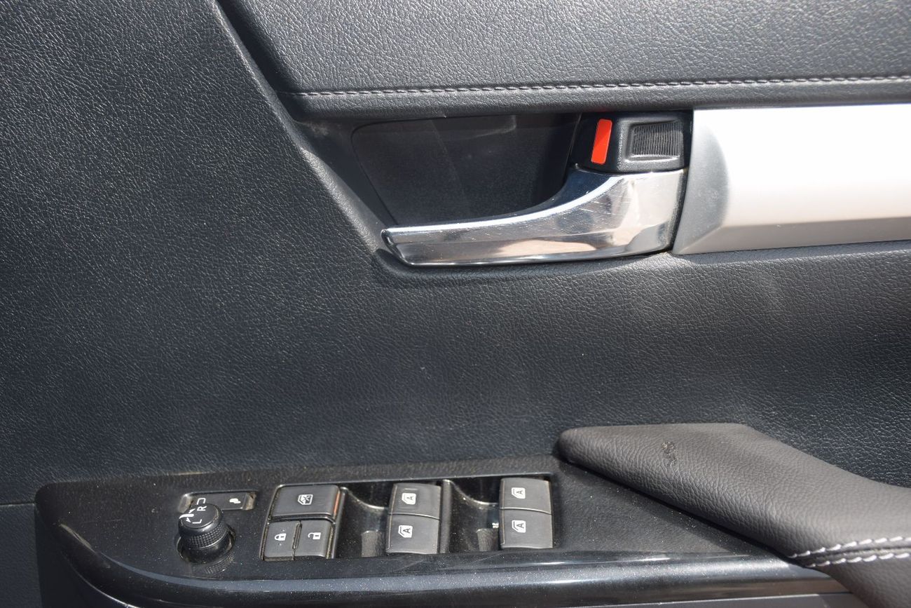 Toyota Hilux S GLX 2.8L 4WD M/T (Right Hand Drive)