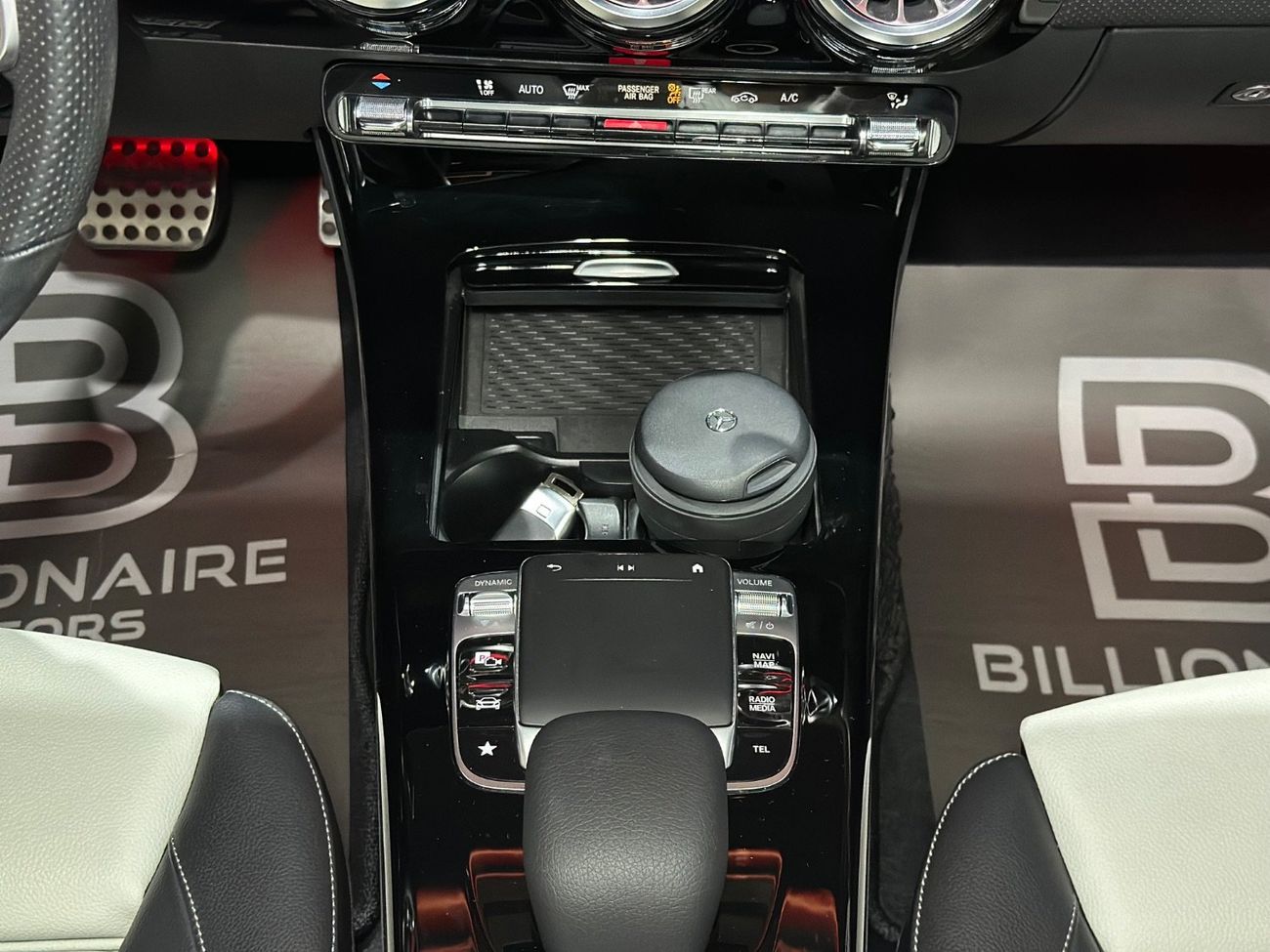 Mercedes-Benz A 250 Premium + 2.0L MERCEDES-BENZ A250 | GCC | 2019 | CLEAN CAR 1 OWNER