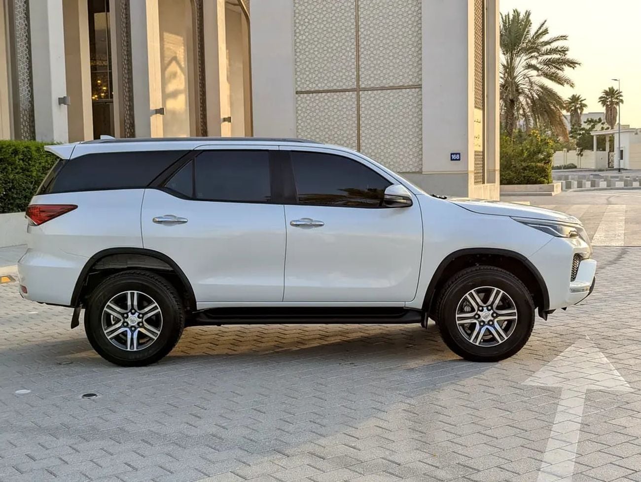 Toyota Fortuner EXR - V4 2.7L 4X4 - Original Paint - GCC Specs - Like New!