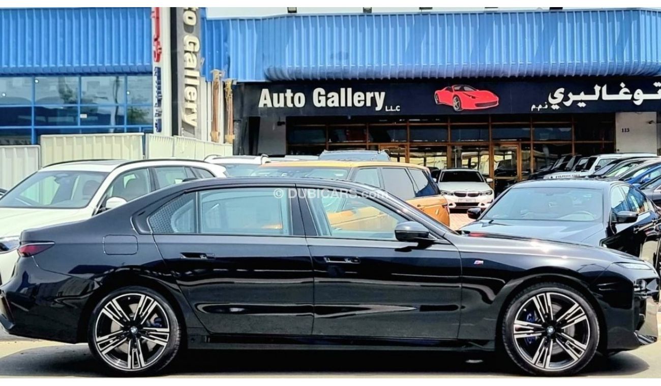 بي أم دبليو 760Li i xDrive 5 Years W&S  M Sport 2023 GCC