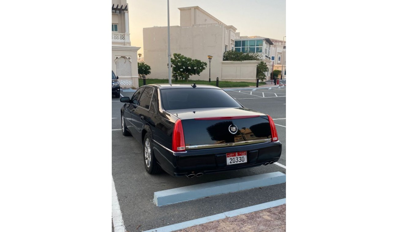 Cadillac DTS Luxury 1