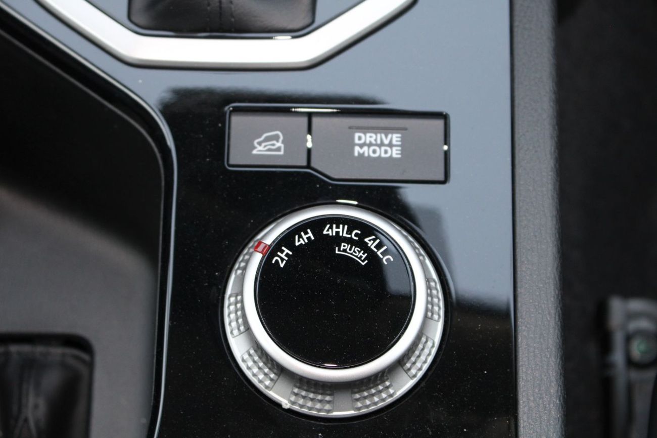 Mitsubishi L200 MITSUBISHI L200 2.4L DIESEL DOUBLE CABIN 4 X 4 SPORTERO AUTO