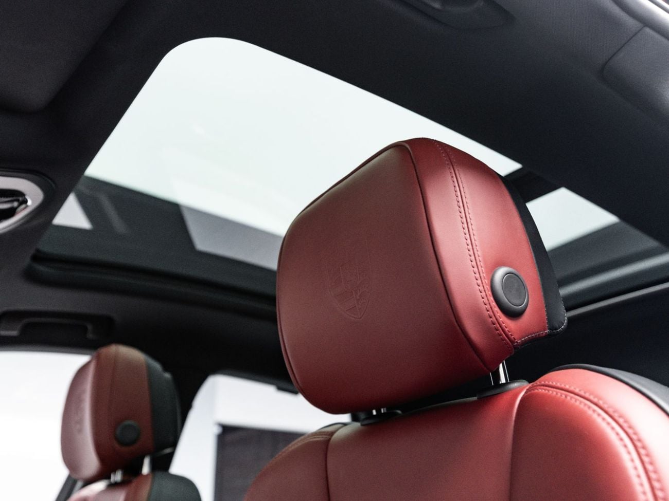 بورش ماكان Base