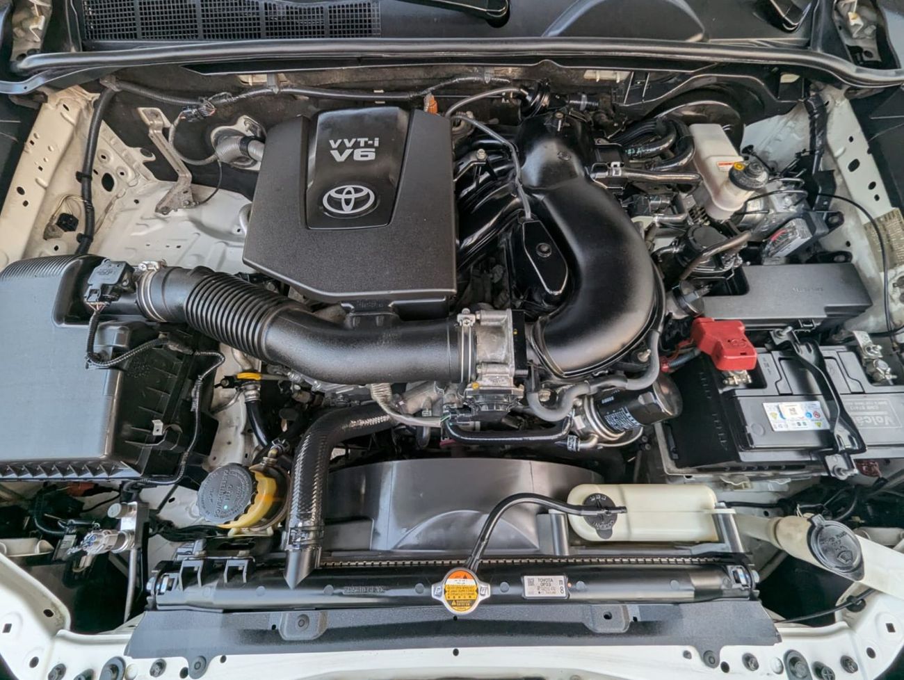 تويوتا فورتونر Toyota Fortuner 2016 LHD petrol engine 2.7 Gcc specs white