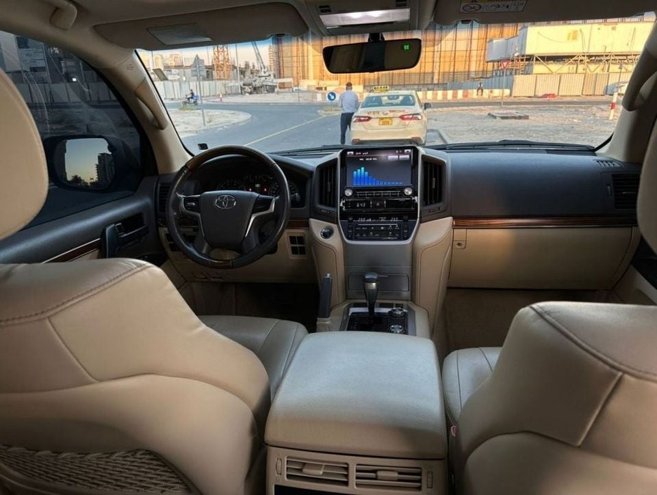 Used Toyota Land Cruiser GXR V8 2017 for sale in Dubai 746135