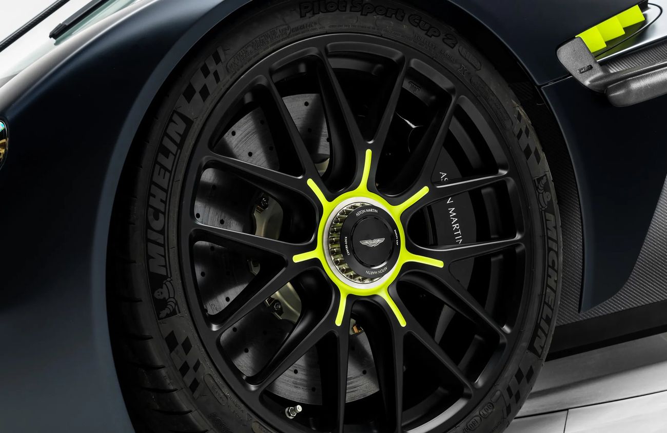 أستون مارتن فالكيري 6.5L V-12 Naturally Aspirated V12  Engine + eMotor